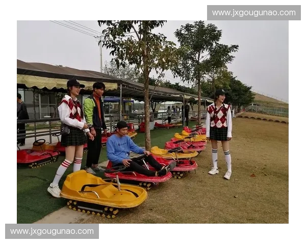 滑草运动的魅力与发展:探索自然风光中的刺激与乐趣 滑草运动的魅力与发展:探索自然风光中的刺激与乐趣